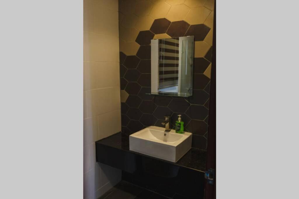 Jazz Suites 1 Vivacity Кучинг Екстериор снимка