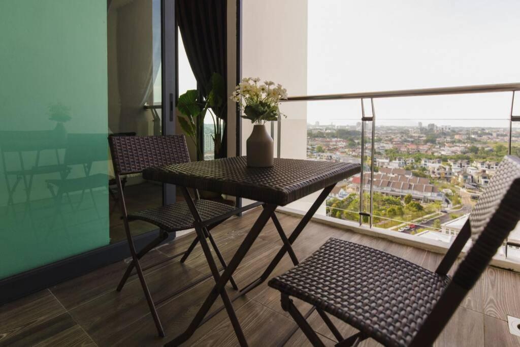 Jazz Suites 1 Vivacity Кучинг Екстериор снимка