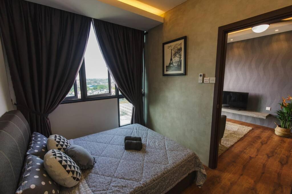 Jazz Suites 1 Vivacity Кучинг Екстериор снимка