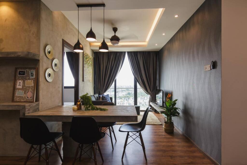 Jazz Suites 1 Vivacity Кучинг Екстериор снимка