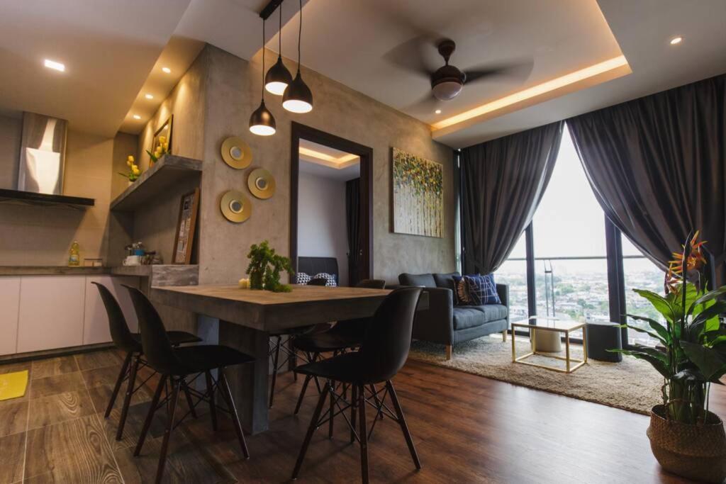 Jazz Suites 1 Vivacity Кучинг Екстериор снимка
