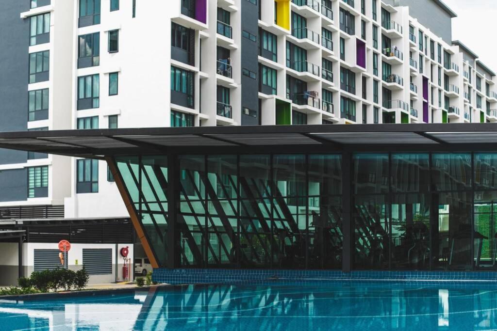 Jazz Suites 1 Vivacity Кучинг Екстериор снимка