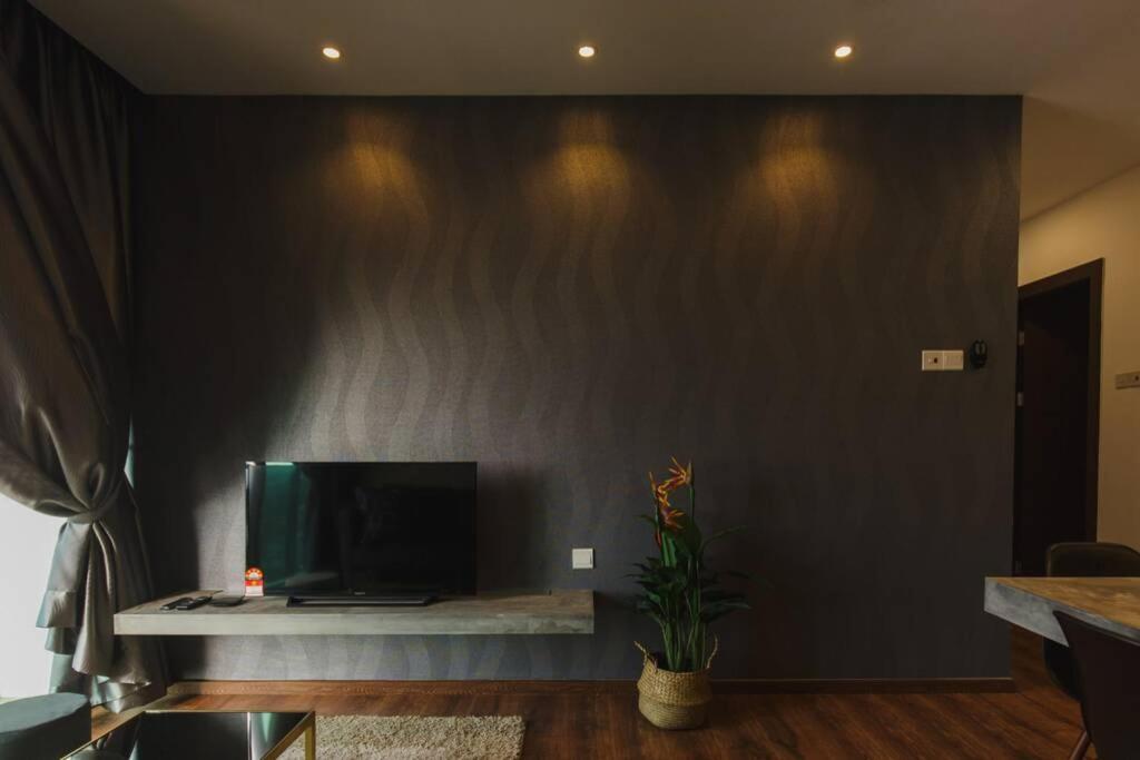 Jazz Suites 1 Vivacity Кучинг Екстериор снимка
