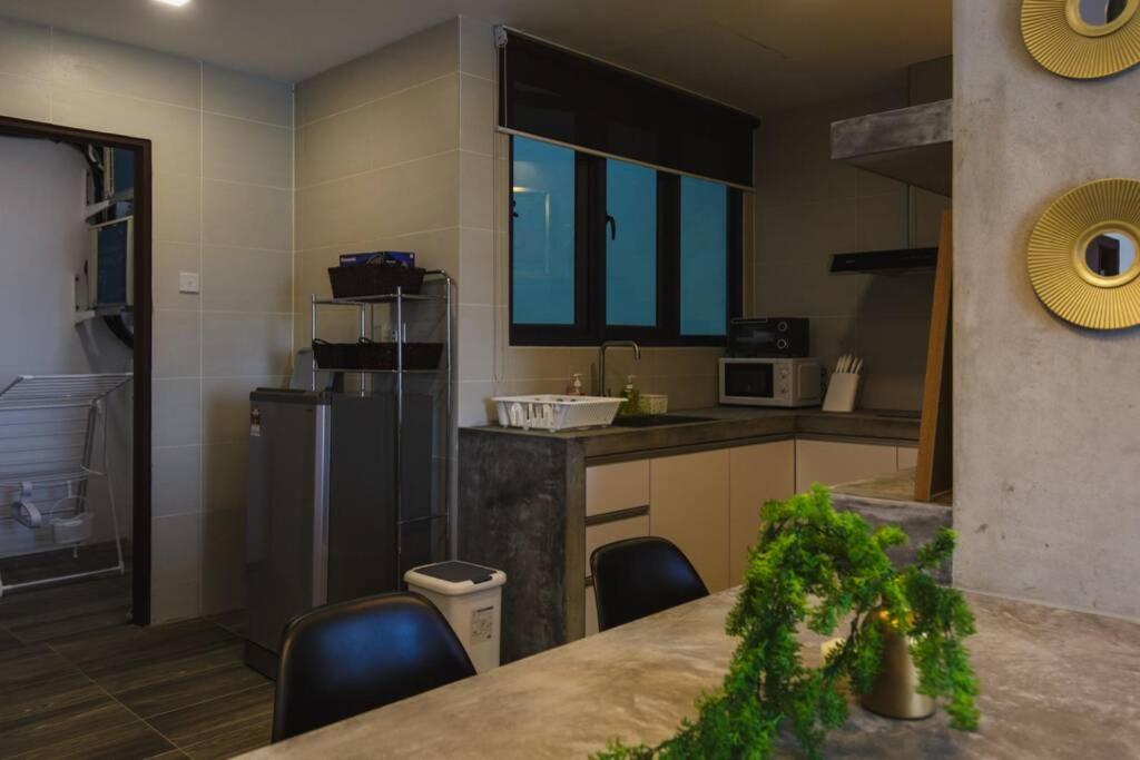 Jazz Suites 1 Vivacity Кучинг Екстериор снимка