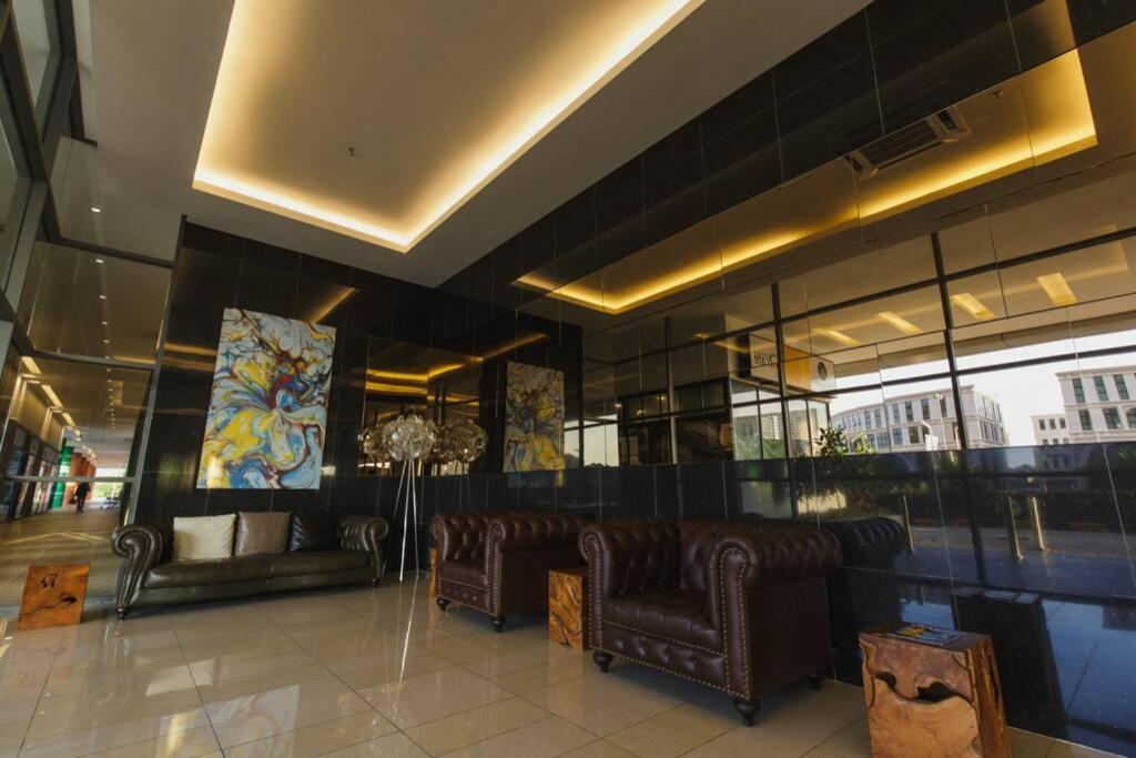 Jazz Suites 1 Vivacity Кучинг Екстериор снимка